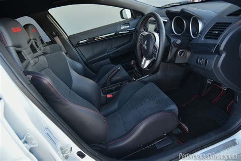 mitsubishi evo x seats